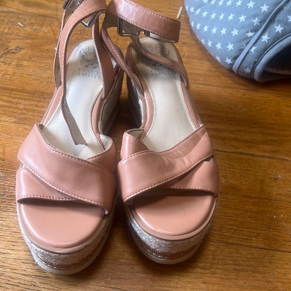Used Vince camuto wedged Sandals size 7.5